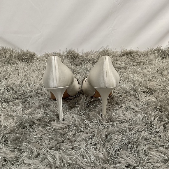EUC Freya Rose Bridal Pumps Metal Decoration Pointed Toe High Heels - Picture 4 of 5